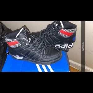 Boys adidas sneakers size  5.5
